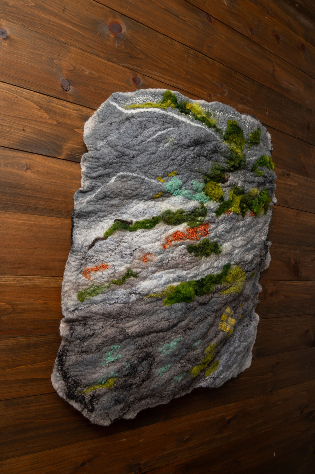 Quiet Growth Along the Granite Folds