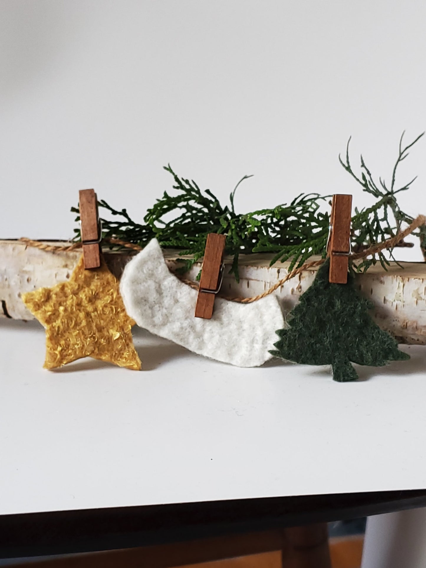 Green Felted Pine Tree Garland Set