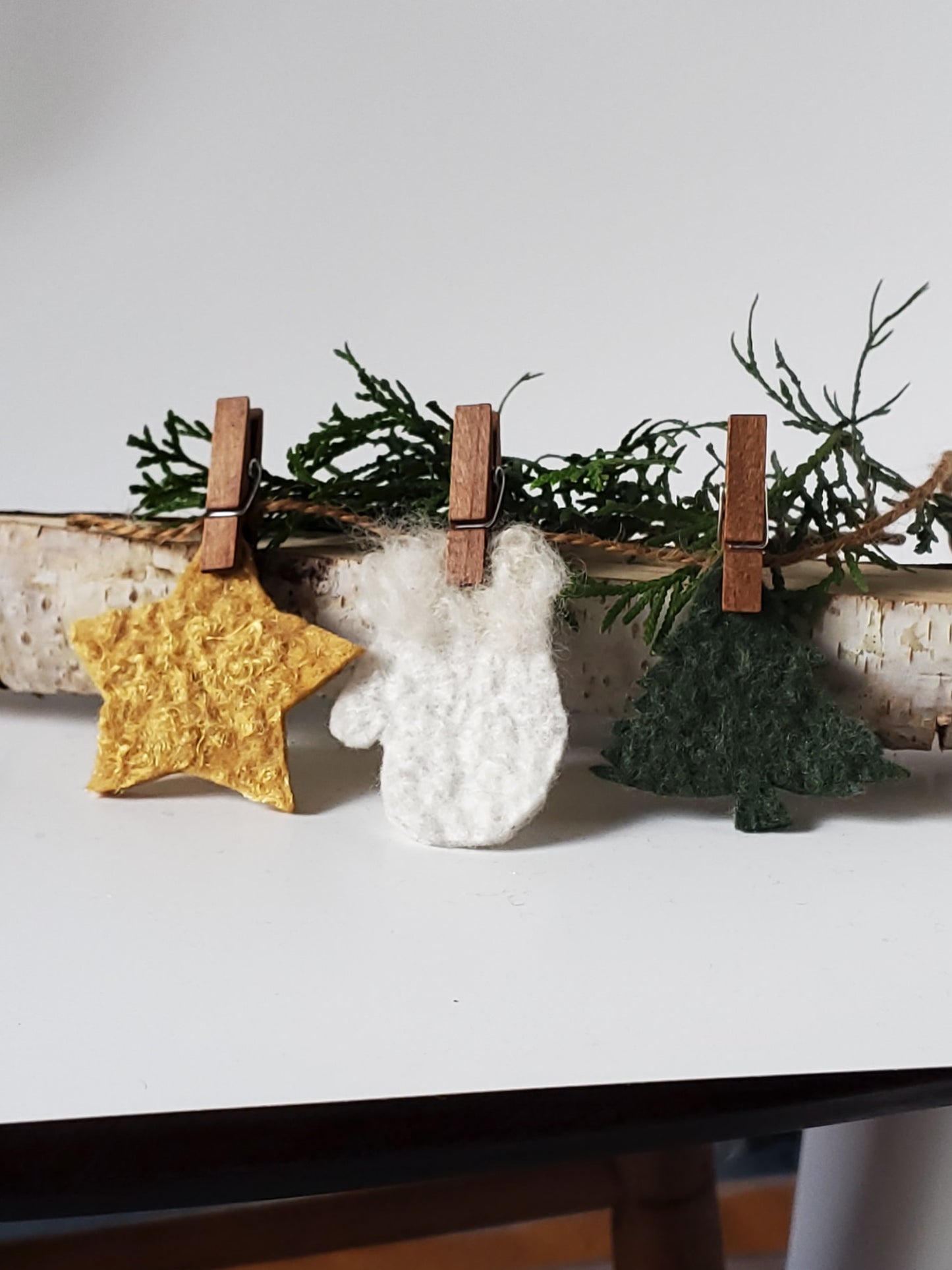 Green Felted Pine Tree Garland Set